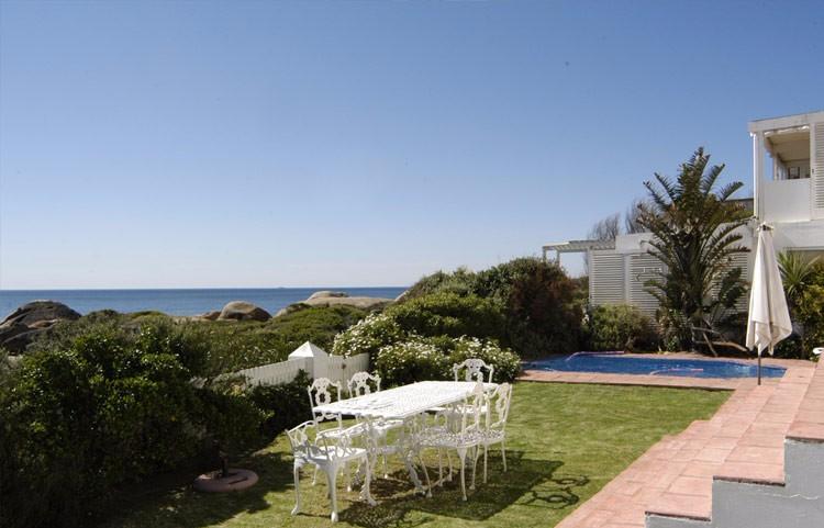 To Let 4 Bedroom Property for Rent in Llandudno Western Cape